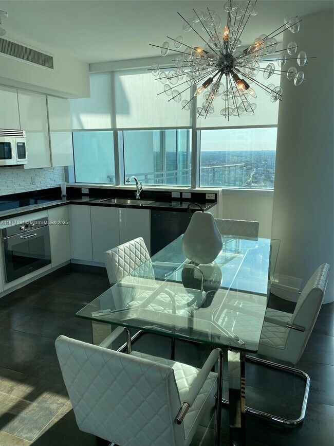 Photo - 92 SW 3rd St Unidad 3610