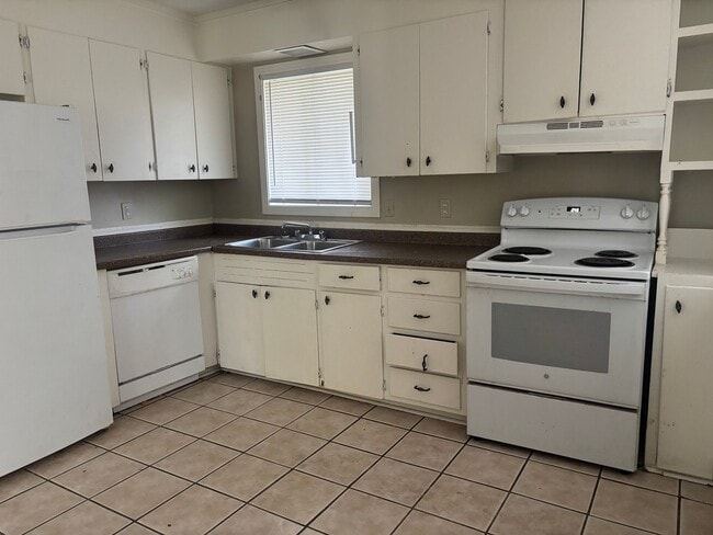 Photo - 151 Chatham Cir