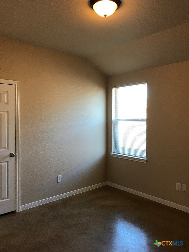 Building Photo - 4403 Cambridge Dr