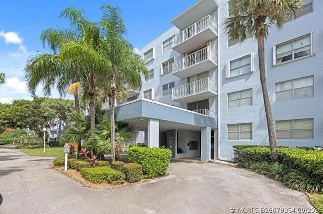 Building Photo - 480 Executive Center Dr Unit 2F