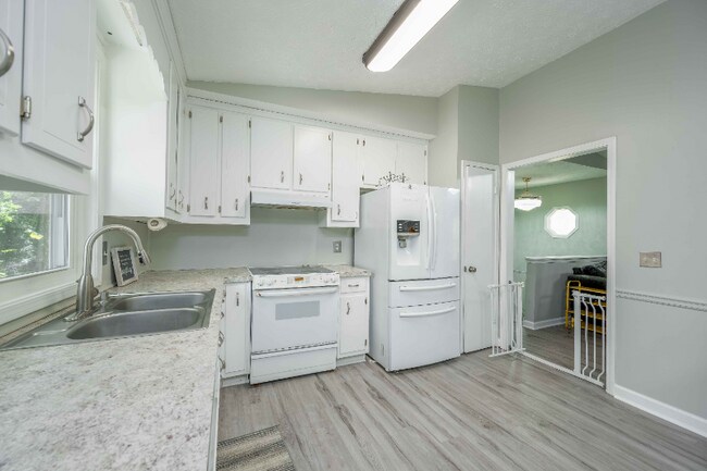 Photo - 4348 Bradley Dr SW