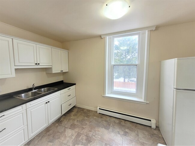 Photo - 15 Elgin St E Unit D