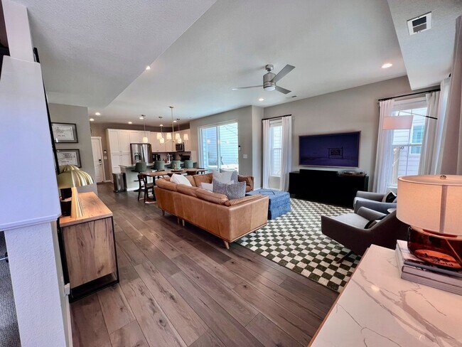 Photo - 3 Bed 3 Bath In The Greenways!!