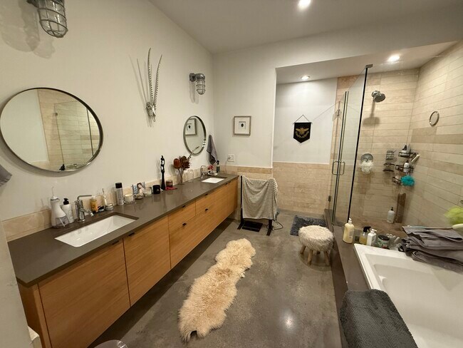 Photo - 2614 W North Ave Unit 3N