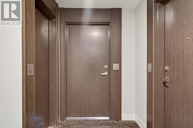 Photo - 15 Queen St S Unit 1702