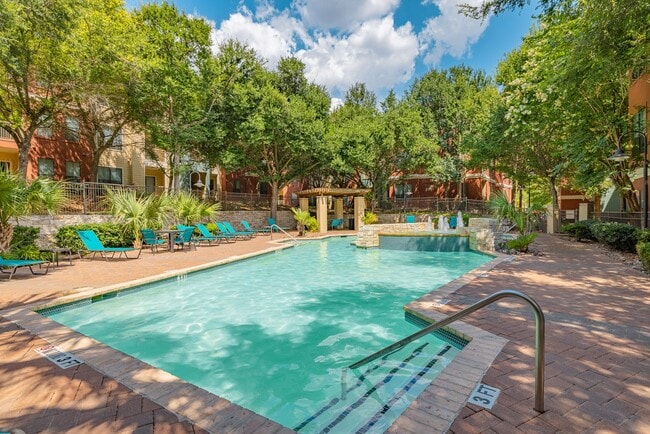 Photo - Broadstone Colonnade