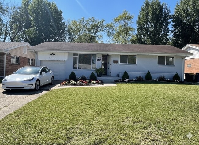 Building Photo - 924 Lebon Dr