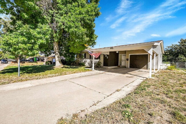Building Photo - $2,295.00 - 3 Bedrooms, 2 Bathrooms, Singl...
