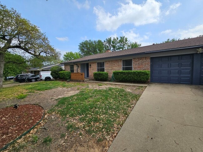 Photo - 1109 W Redbud Dr