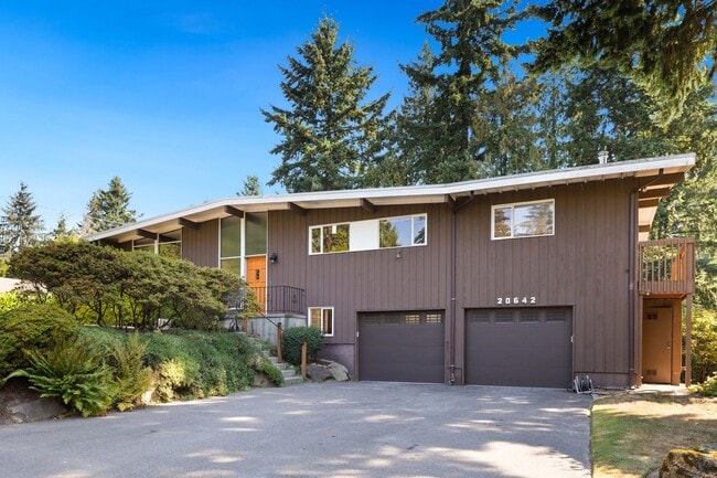 Building Photo - Updated Home in Normandy Park