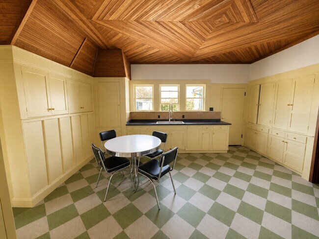 Photo - 1390 I St