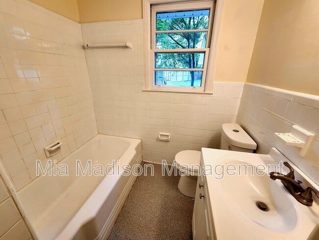 Photo - 2108 E 65th St
