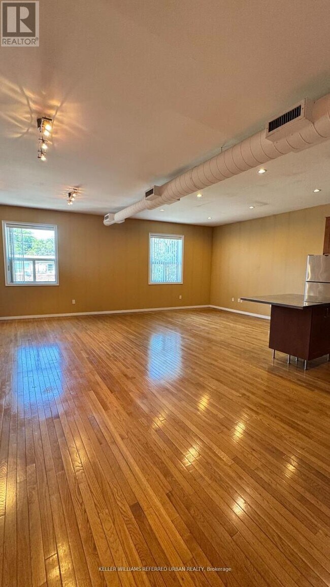 Photo - 2021 Avenue Rd