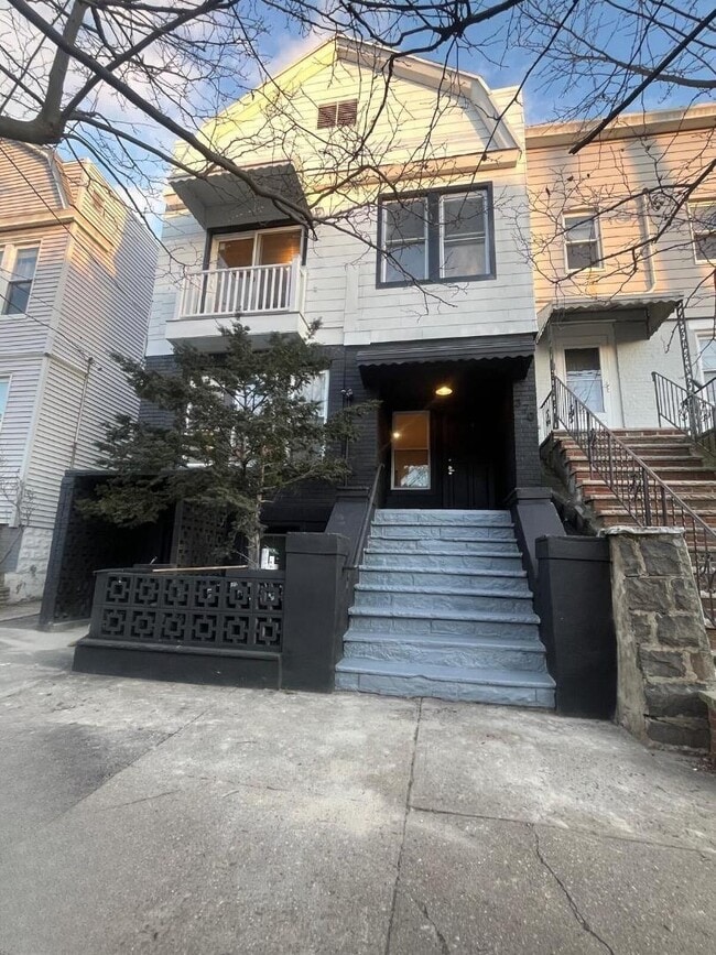 Building Photo - 370 Liberty Ave