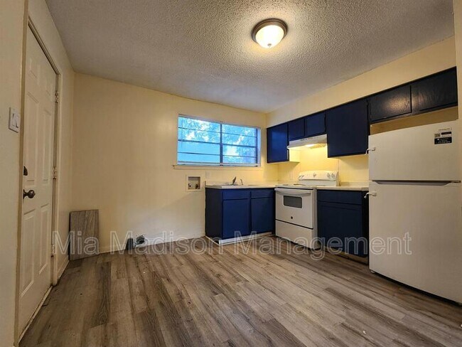 Photo - 5340 La Roche Ave Unidad #2 Rental