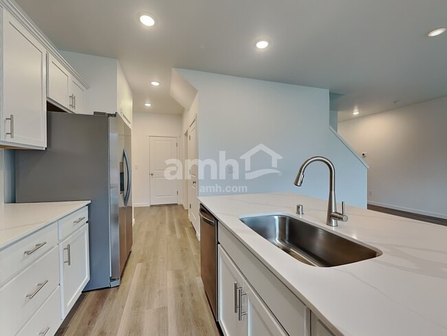 Photo - 5132 Turnstone St SE