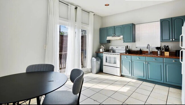 21 Highgate St Unit 1