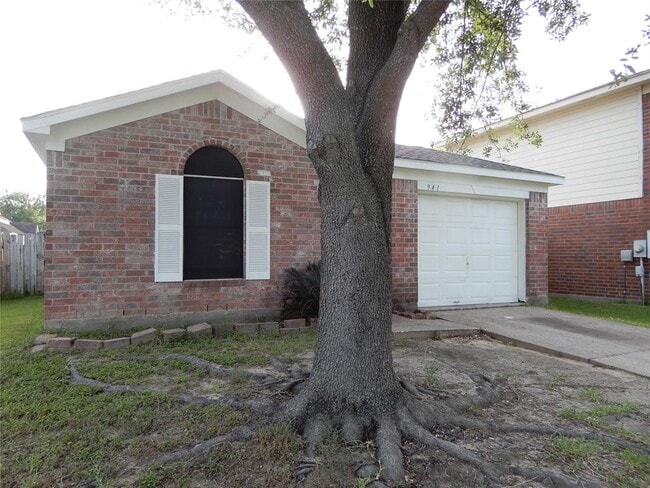 Photo - 941 Leadenhall Cir House