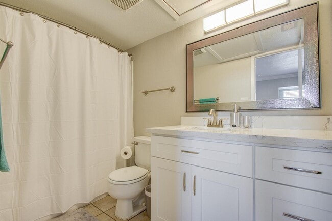 Building Photo - 5807 Beverly Hill St Unit 16