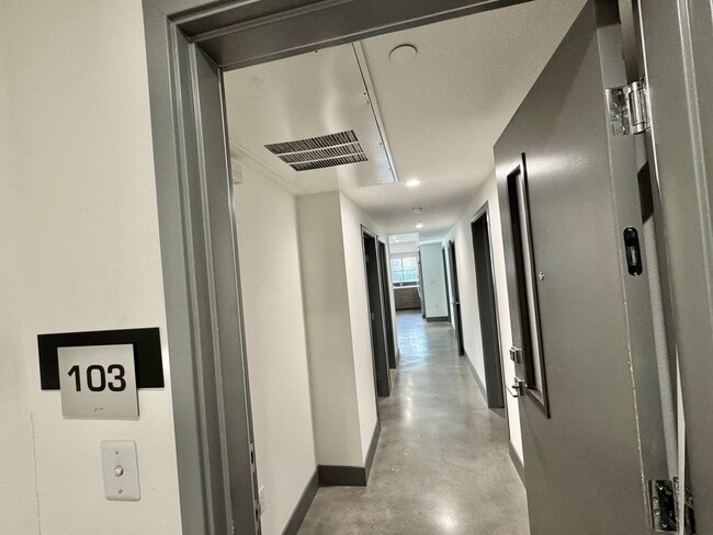 Photo - 3743 Midvale Ave Unidad 103