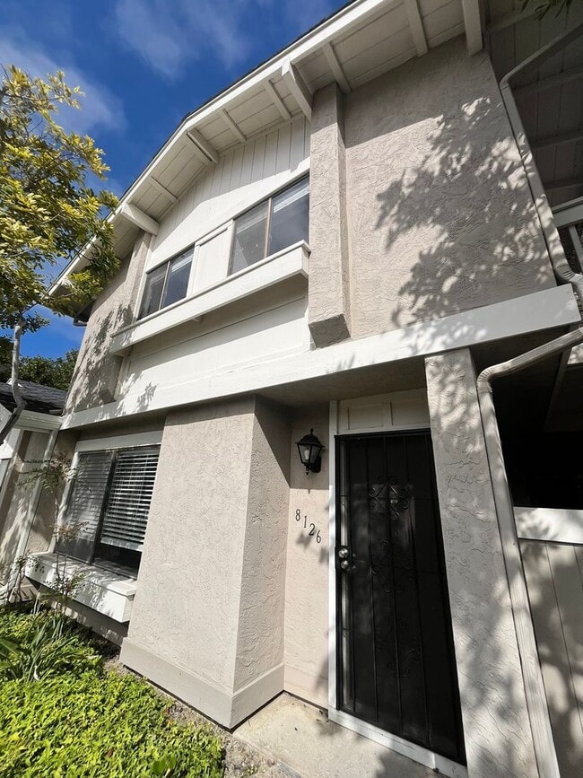 Building Photo - For Rent: 3 Bed, 2.5 Bath Townhome in Univ...