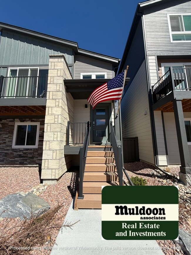 Building Photo - Low Maintenance Split Level Beauty 80922