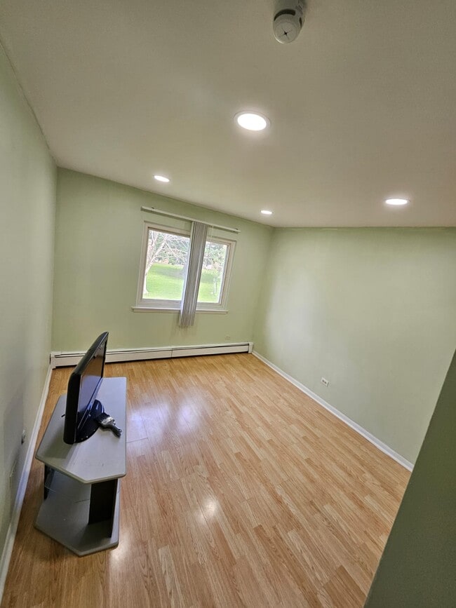 Building Photo - 580 Hill Dr Unit 203 Rental