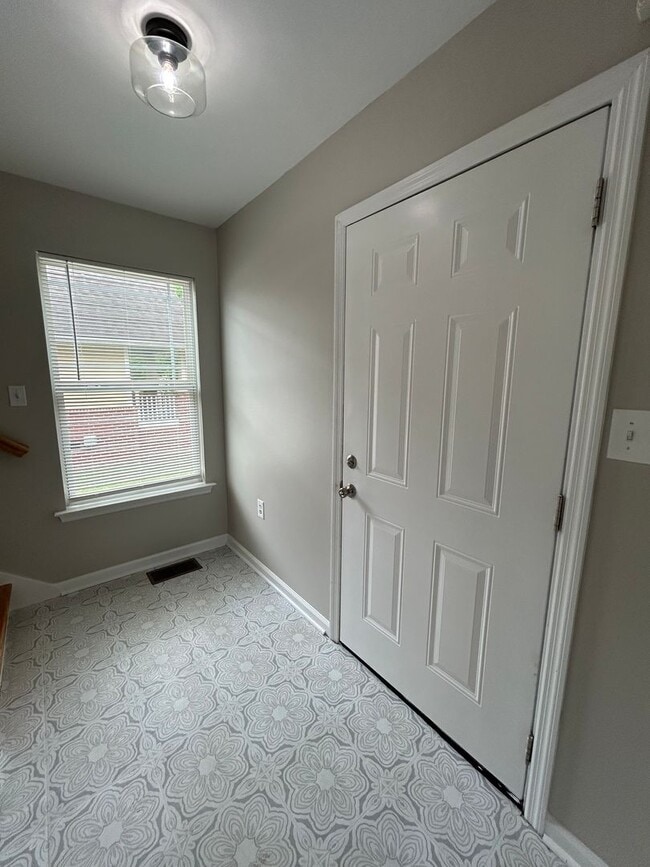 Photo - 223 W 37th St