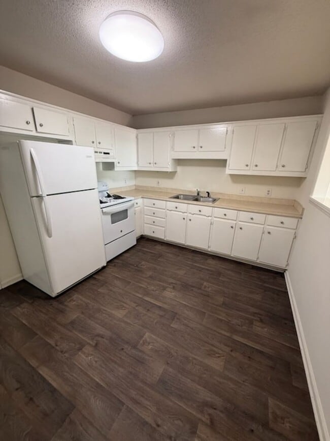 Photo - 120 W Presnell St Unit C 120PR1