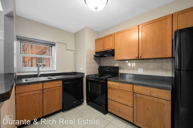 Photo - 1 br, 1 bath House - 4970 N Marine 630