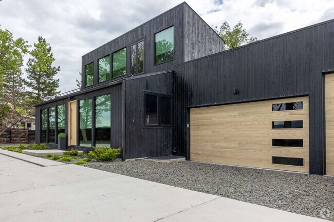 Building Photo - Modern Luxury Rental with Unobstructed Fla...