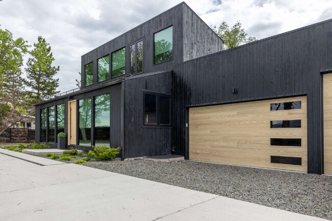 Modern Luxury Rental with Unobstructed Fla... - Modern Luxury Rental with Unobstructed Fla...