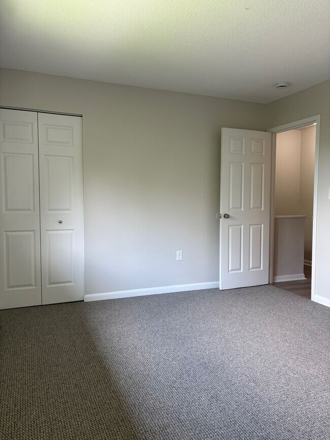 Photo - Spacious 2 Bedroom Townhouse Unidad F-10