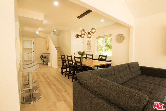 Photo - 9042 Phyllis Ave