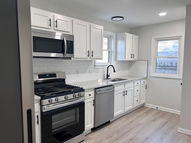 Photo - 170 Rosslyn Ave