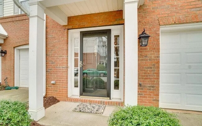 Building Photo - 307 Savoy Ct