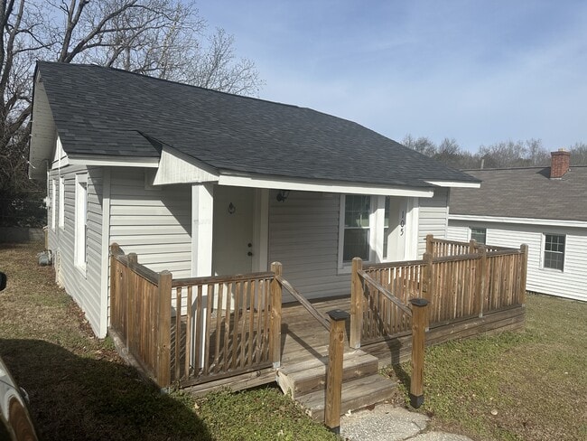 Building Photo - 105 Cabin St