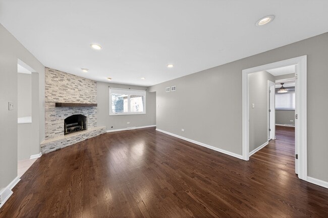 Building Photo - 15334 Larkspur Ln