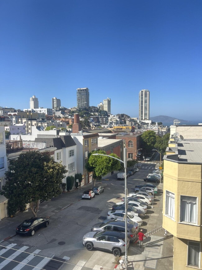 Photo - Gorgeous Remodeled 3BD/2BA with Parking & ...