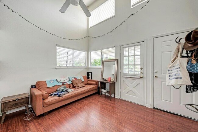 Photo - 1010 W 23rd St Unit 15