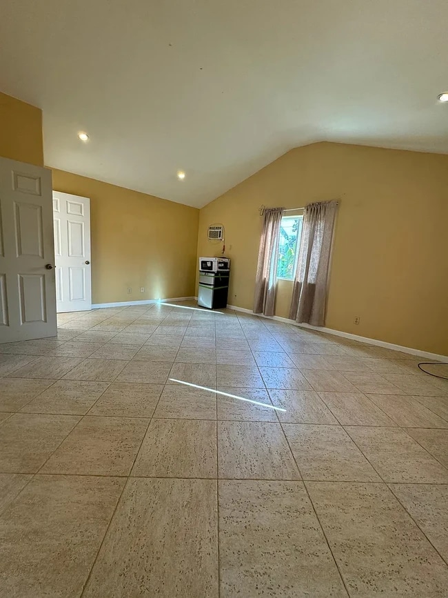 Photo - 648 Molinar Ave Unidad 648 Molinar Ave #3