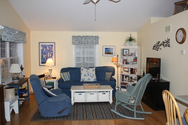 Photo - 132 N Shore Rd