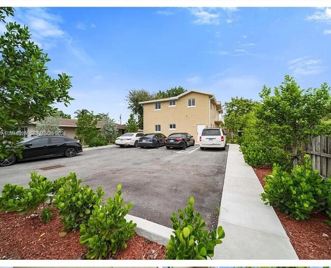 Building Photo - 2311 Scott St Unit 2