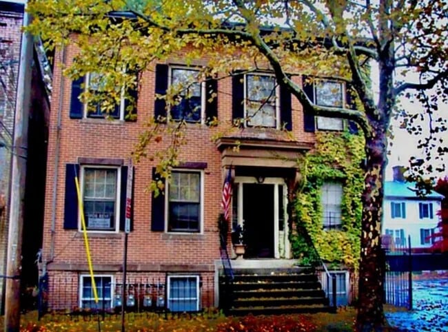 Building Photo - 40 Franklin St Unit 2R