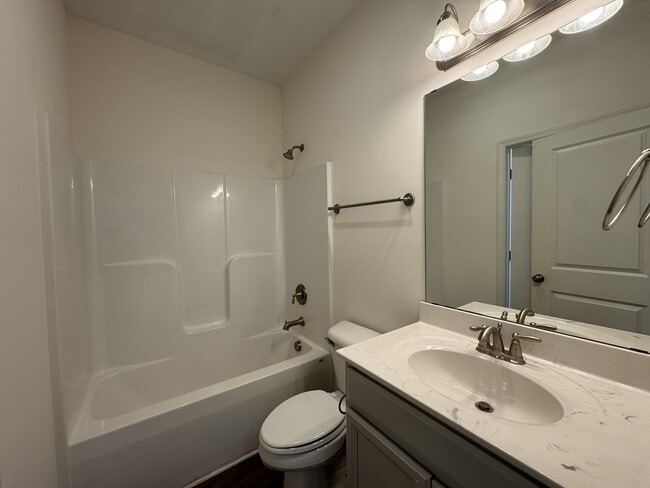 Photo - 53 Dresser Ln