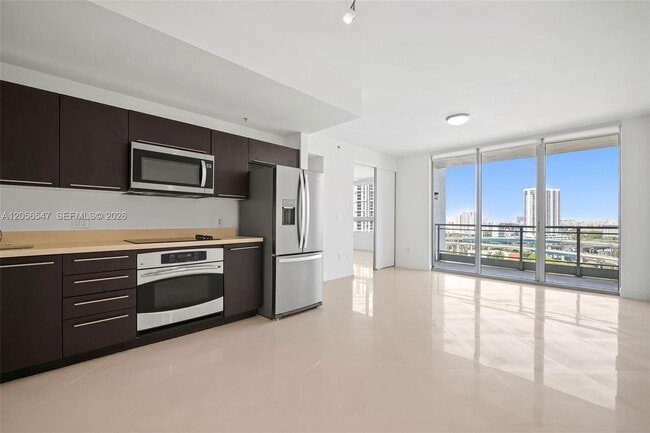Photo - 90 SW 3rd St Unidad 1608