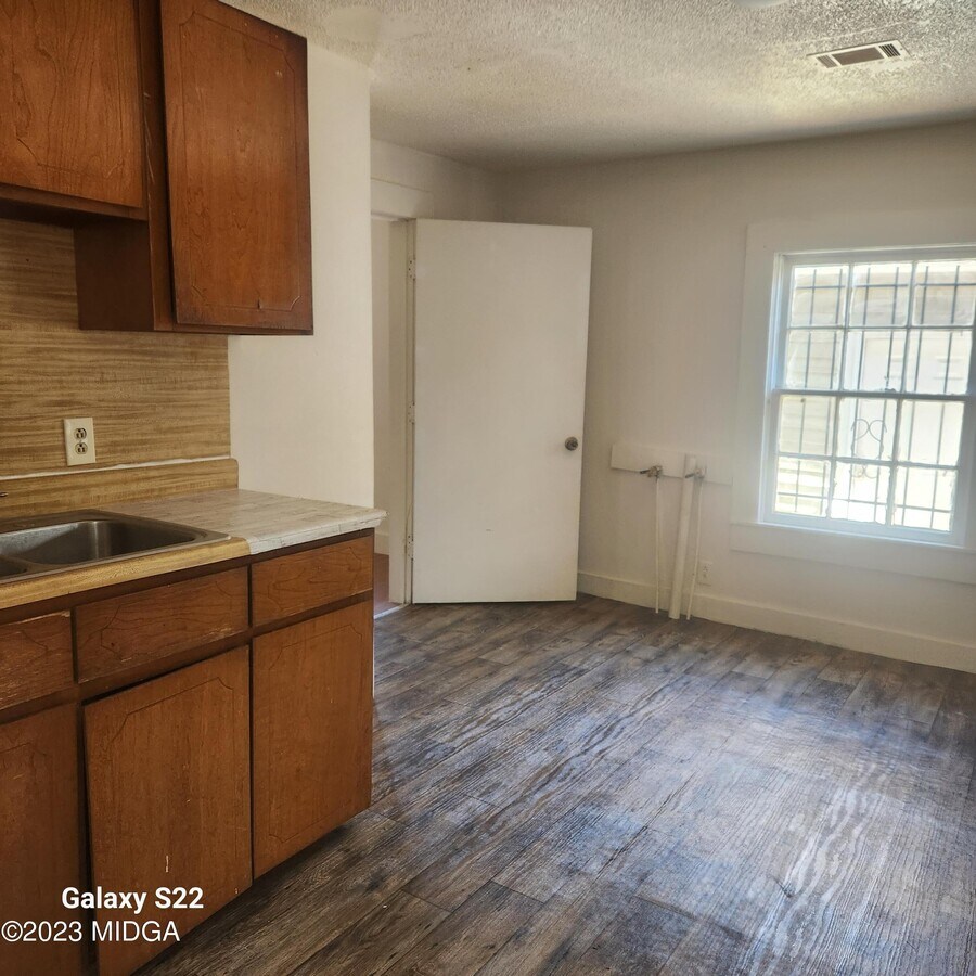 Photo - 2163 Walnut St