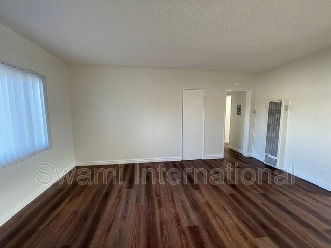 Photo - 10970 S Figueroa St