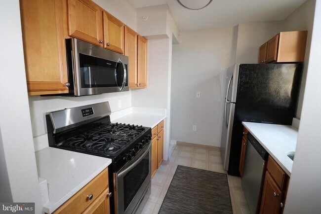 Photo - 7111 Woodmont Ave Unidad 415