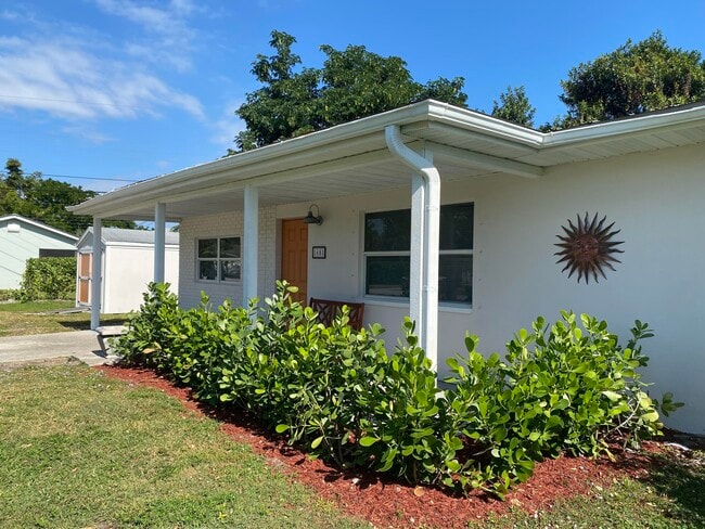 Photo - 1681 NW Palm Lake Dr